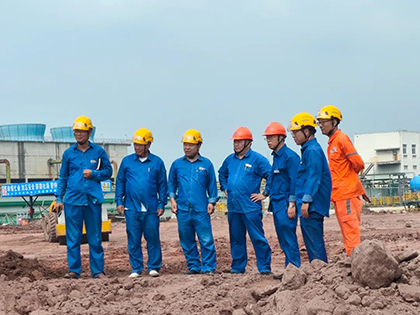 瀘天化股份公司總經(jīng)理傅利才一行到化工園區(qū)新項(xiàng)目施工現(xiàn)場指導(dǎo)工作