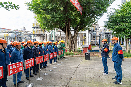 瀘天化股份公司開(kāi)展重大危險(xiǎn)源中間罐區(qū)甲醇泄漏事故應(yīng)急綜合演練